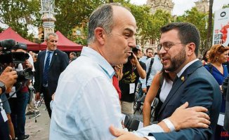The meeting between Aragonès and Turull ends without an agreement to save the Government