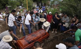 Twenty dead in a massacre in a town in Mexico, including its mayor