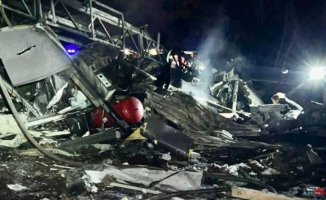 A Russian bombing in Dnipro causes two deaths, including a pregnant woman