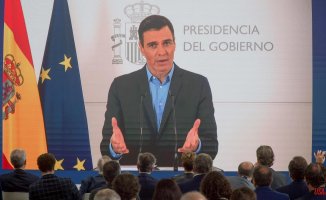 Sánchez urges the rich to "pull their shoulders" and defends his tax reform
