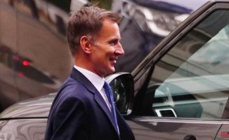 Hunt takes control of the British economy and reverses all Truss reforms