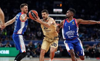 A loose and disconnected Barça gives life to Efes in the Euroleague