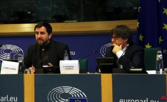 The elected officials of Junts denounce with Puigdemont in Brussels that the Government has not investigated espionage against the independence movement