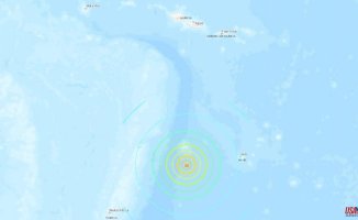 A magnitude 7.3 earthquake triggers a tsunami warning in Tonga