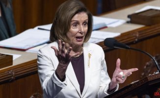 Nancy Pelosi resigns to continue leading the Democrats in Congress
