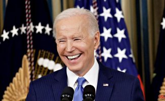 Biden celebrates a "good day for democracy", with losses but "no red tide"