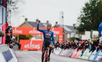 Mathieu Van der Poel smiles again at the Hulst cyclo-cross