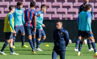 Barça returns to work with one eye on a complicated winter market