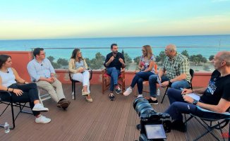 The mayor of Badalona premieres "Looking at Badalona", meetings with neighbors on the rooftops