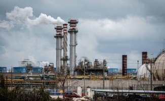 The Tarragona petrochemical company lowers production due to the energy bill and the drop in demand