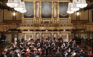 The news of the New Year's Concert in Vienna... (which is still conducted by a man)