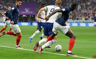 England outrage with referee and VAR over France's first goal and possible penalty