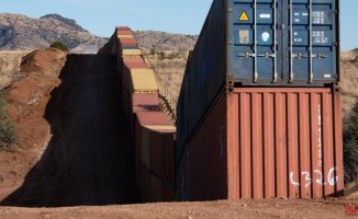 Arizona Governor Continues Trump's Fence With Container Barrier