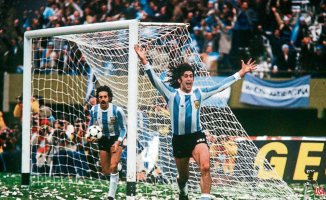 Mario Kempes: "Messi doesn't need the crown to be king, he's like Cruyff"