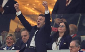 Macron goes down to the locker room and praises Griezmann: "He is incredibly generous"
