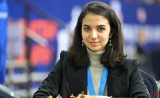 Iranian chess player Sara Khadem is also defying the regime and competing without a veil for a second day