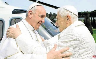 The Pope asks to pray for Benedict XVI: "He is very sick"