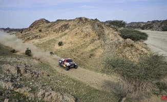 Al Attiyah prevails in the second stage, but Sainz remains the leader