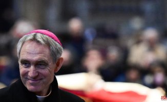 Benedict XVI's private secretary settles accounts with Francis before the burial