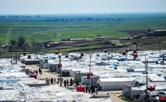 France repatriates 15 women and 32 children imprisoned in Syria