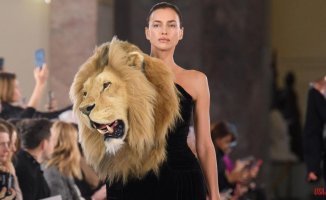 Lion heads, majorettes and luxury according to Josephine Baker