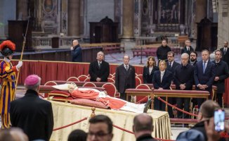 Thousands of people pay homage to Benedict XVI in Saint Peter's Basilica