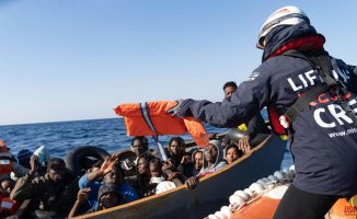 A boat rescued off the coast of Lampedusa with eight dead migrants