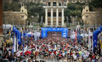 The Barcelona marathon starts with thousands of runners