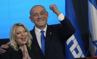 Netanyahu accuses protesters after they harass his wife at the hair salon