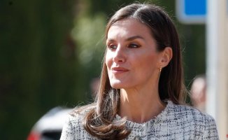 Letizia debuts a jacket: it's from Massimo Dutti and it won't take long to run out