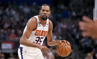 Durant is injured in warm-up and postpones his debut at home with the Suns