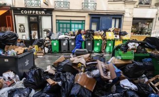 Paris is flooded with garbage in the final fight of pensions