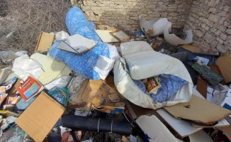 Three denounced for illegal works in Calaf and dumping the rubble in Calonge de Segarra