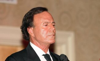 Julio Iglesias breaks his silence and comes out in defense of Isabel Preysler: "She is exceptional"