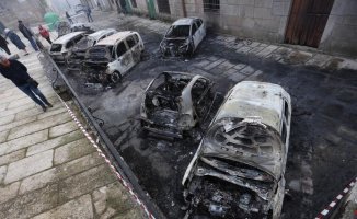 They burn about twenty cars in Tui after detecting up to five simultaneous fires