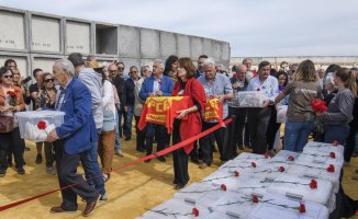 Seville buries some 50 murdered by the Franco regime in the largest open grave in Spain