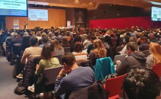 The Basque Government brings together 1,800 teachers to train them in the prevention of youth suicide