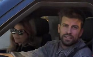 Unpublished images of Gerard Piqué and Clara Chía walking their love through the center of Barcelona