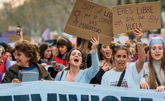 Feminist protest resists the shock of political tension