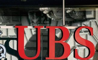 UBS buys Credit Suisse for $3.25 billion to avoid collapse