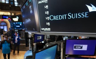 UBS offers $1 billion to stay with Credit Suisse