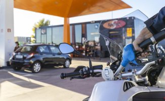 How to save up to 20 cents per liter of fuel on your Easter trips