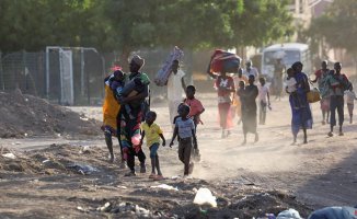 Khartoum residents flee fighting after ceasefires fail