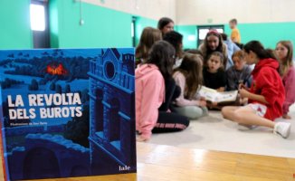 Artés primary school students write a book about the Burots revolt