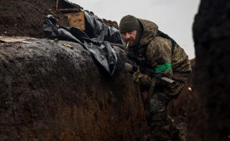 Ukraine's defense of Bakhmut falters as Russia presses