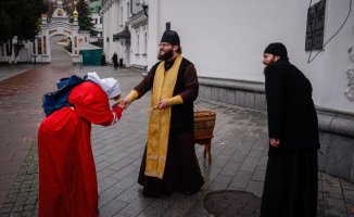 Ukrainian police protect Russian Orthodox monks who remain in the country