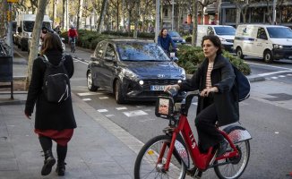 Barcelona prohibits the use of bikes and scooters on all sidewalks