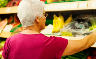 A user proposes that older people be removed from supermarkets on Saturdays: the network explodes