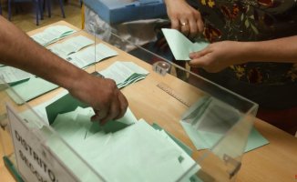 How is the scrutiny and counting of votes done in municipal and regional elections?