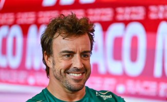 Fernando Alonso introduces Melissa Jiménez to her parents: "They have been here for a month"
